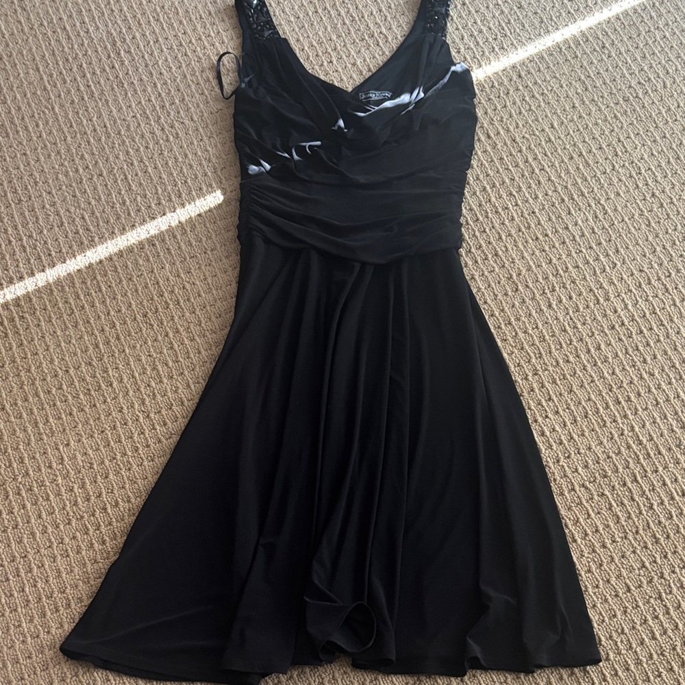 Jessica Howard Black Sleeveless Midi Dress